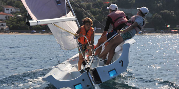 Vacanze Blu ragazzi Isola d'Elba con la scuola di vela Utopia