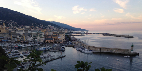 Vacanze Blu ragazzi Isola d'Elba con la scuola di vela Utopia